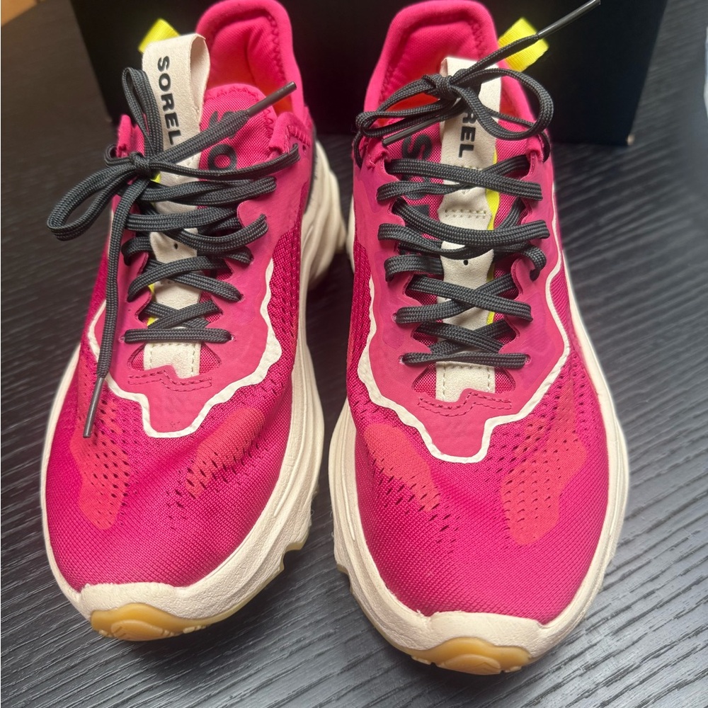 SOREL Women's Hot Pink and Yellow Athletic Sneakers❤️❣️